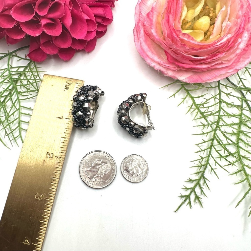 VINTAGE⚜️Silver Beaded Half Hoop Clip Earrings - Picture 7 of 7